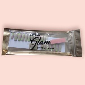 NEW The Nailest Instant Glam Press on Nails - Swirl and Square Shaped